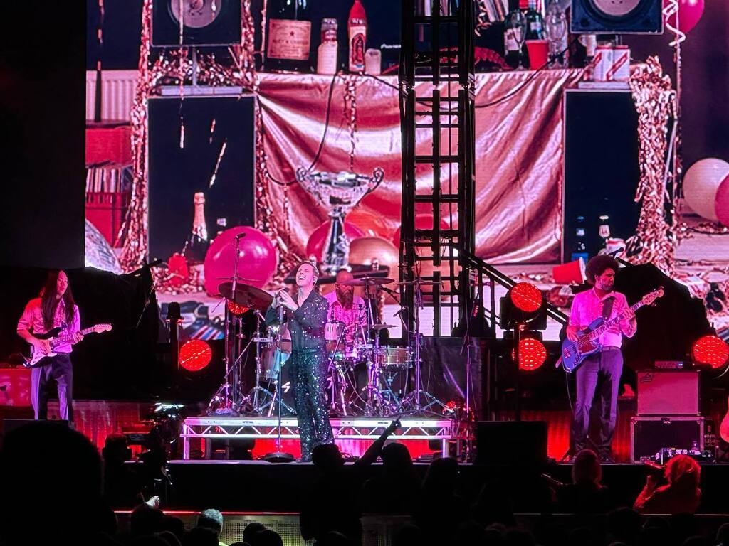 Timothy_Hughes's tweet photo. Jake Shears @jakeshears #jakeshears @scissorsisters #scissorsisters @theo2london #theo2 #theo2arena #music #musiclife #musiclover #popmusic #london #londonist #londoner #londoners #londonlife #london🇬🇧 #londonmusic #rockmusic #newromantic #poprock #popro… https://t.co/2qaks5V7zQ https://t.co/60rWwN9GYm