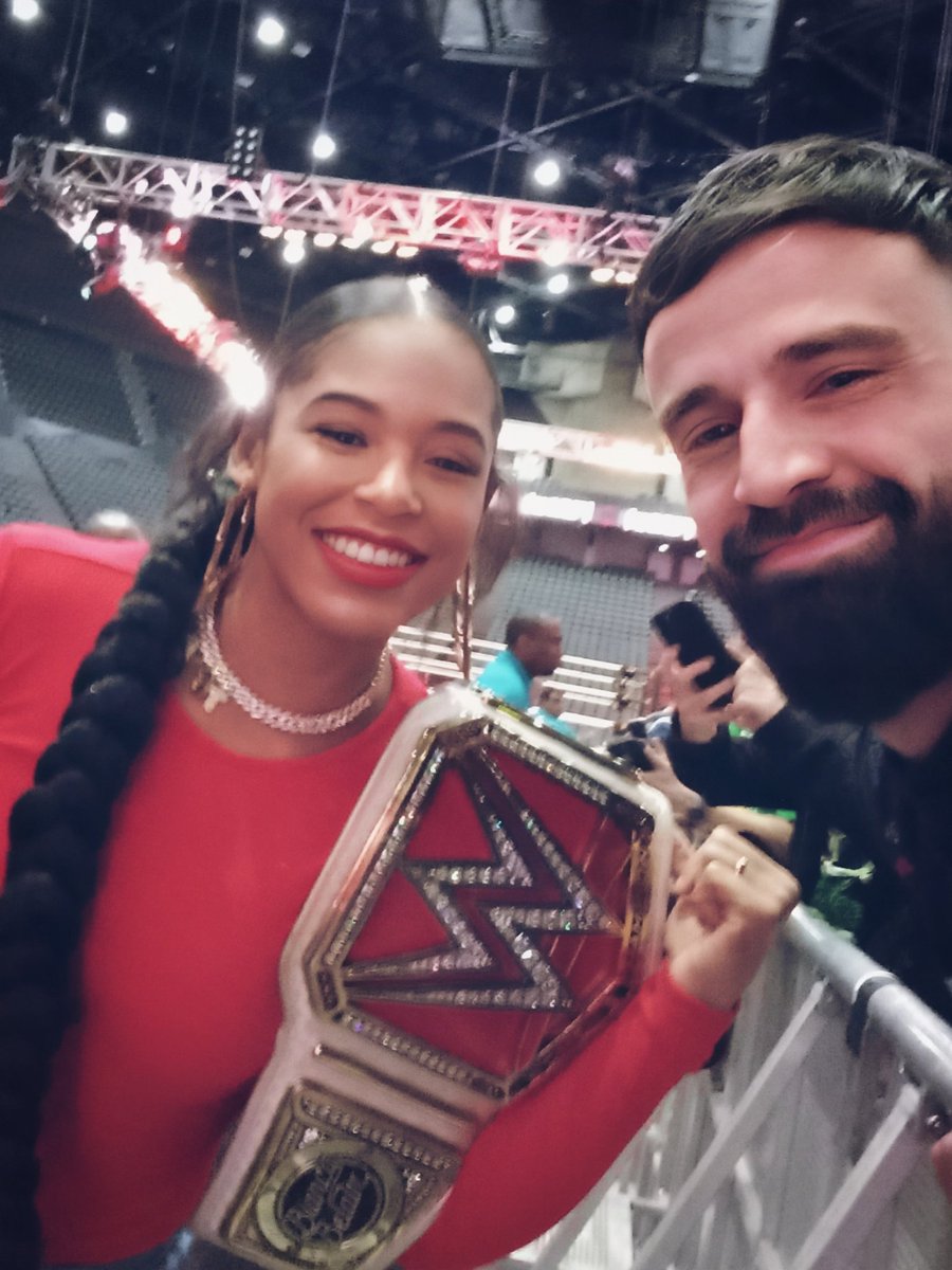 Thank you so much Champ' 👑
<a href="/BiancaBelairWWE/">Bianca Belair</a> 
#WWEParis #ESTofWWE