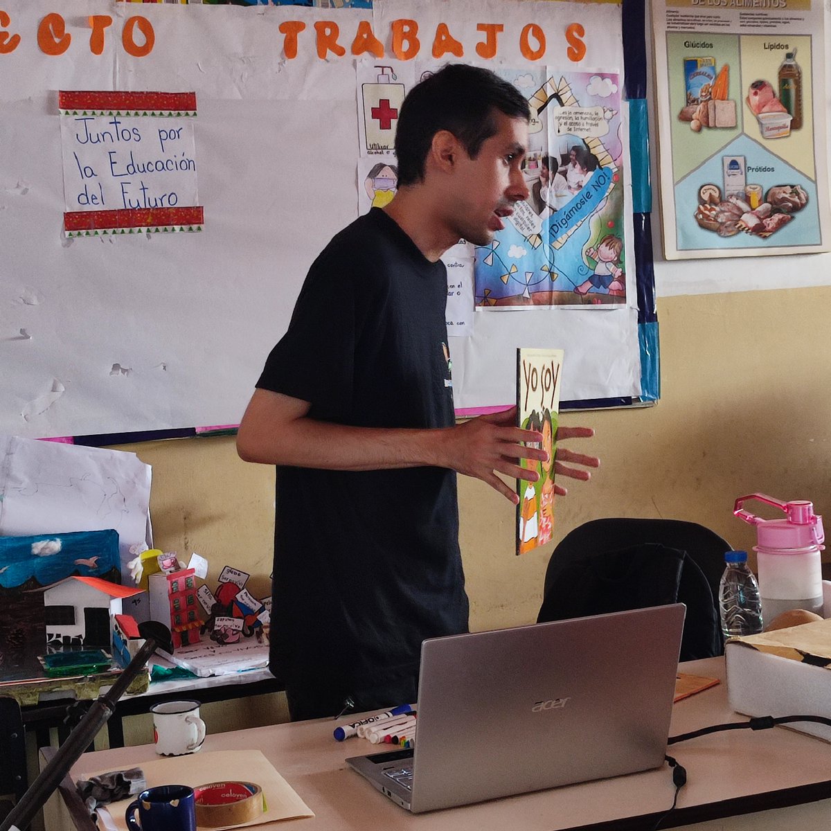 EspacioAF's tweet photo. Estudiantes, docentes y miembros de la comunidad de #SanBlas participaron en talleres del programa “Yo Soy en el Aula”🌱 que realizamos en #abril en alianza con @FFUNDANA en el Mcpio. #Sucre:

🏫U.E. Consuelo Navas Tovar
🏫U.E. Bolivariana Guaicaipuro
🏫U.E. Estadal Simón Bolívar https://t.co/gGO1woddnb