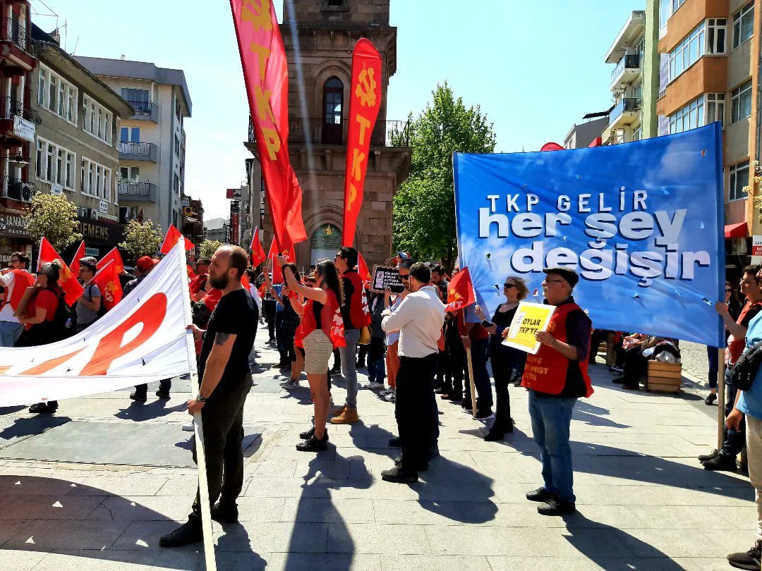 Milletvekili adaylarımızla birlikte partimizin saflarındayız. Yaşasın 1 Mayıs! Yaşasın emekçilerin birlik, mücadele ve dayanışma günü! 
İnsanın insanı sömürmediği, 
Geleceğe güvenle baktığı,
Eşit, özgür yaşayacağımız bir ülke mümkün. Bunun için yürüyoruz!
#TKPGelirHerŞeyDeğişir
