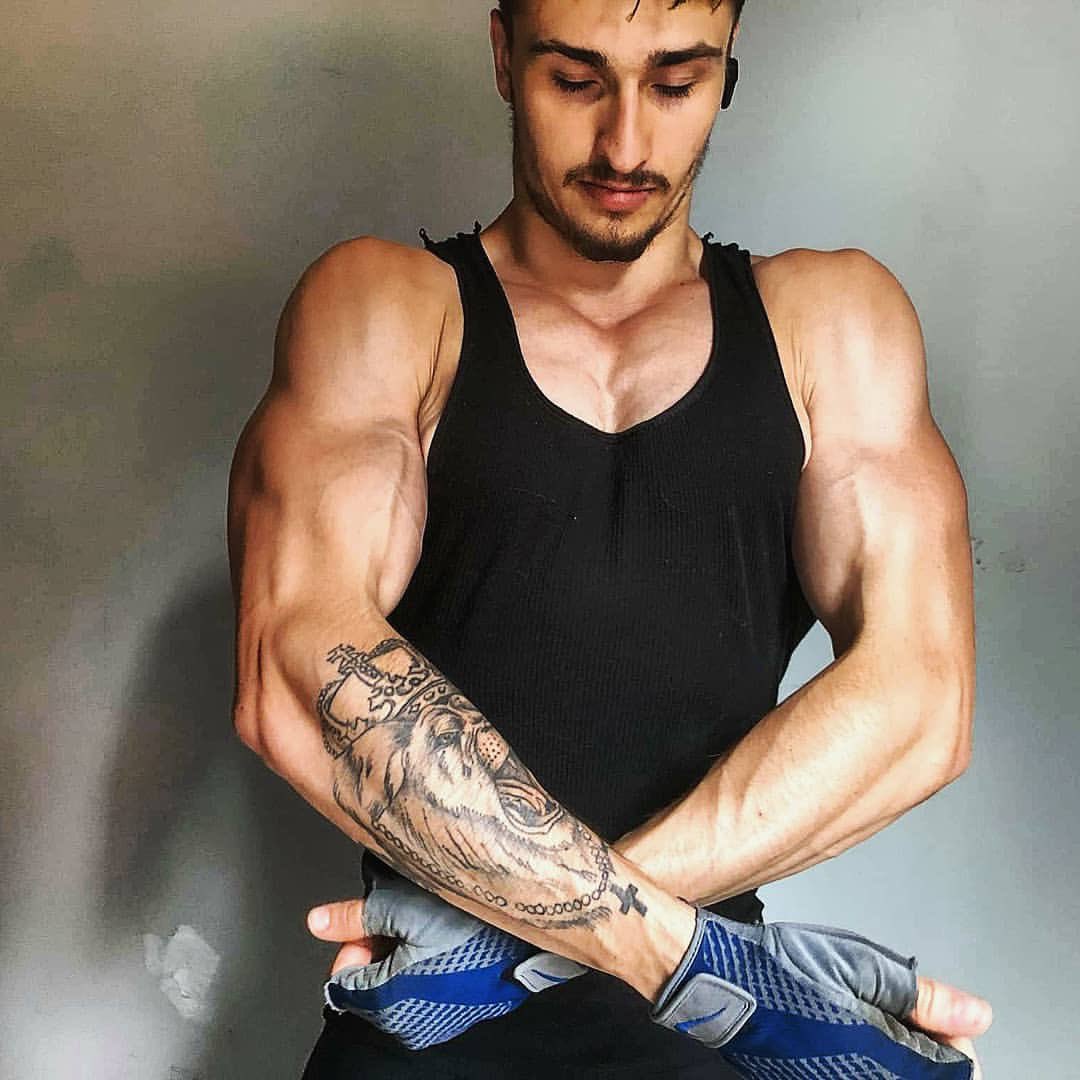 MASTERALEXGOD's tweet photo. Going to gym slaves. Who wants to reimburse my gym membership. $40 https://t.co/2nc2N6EL24