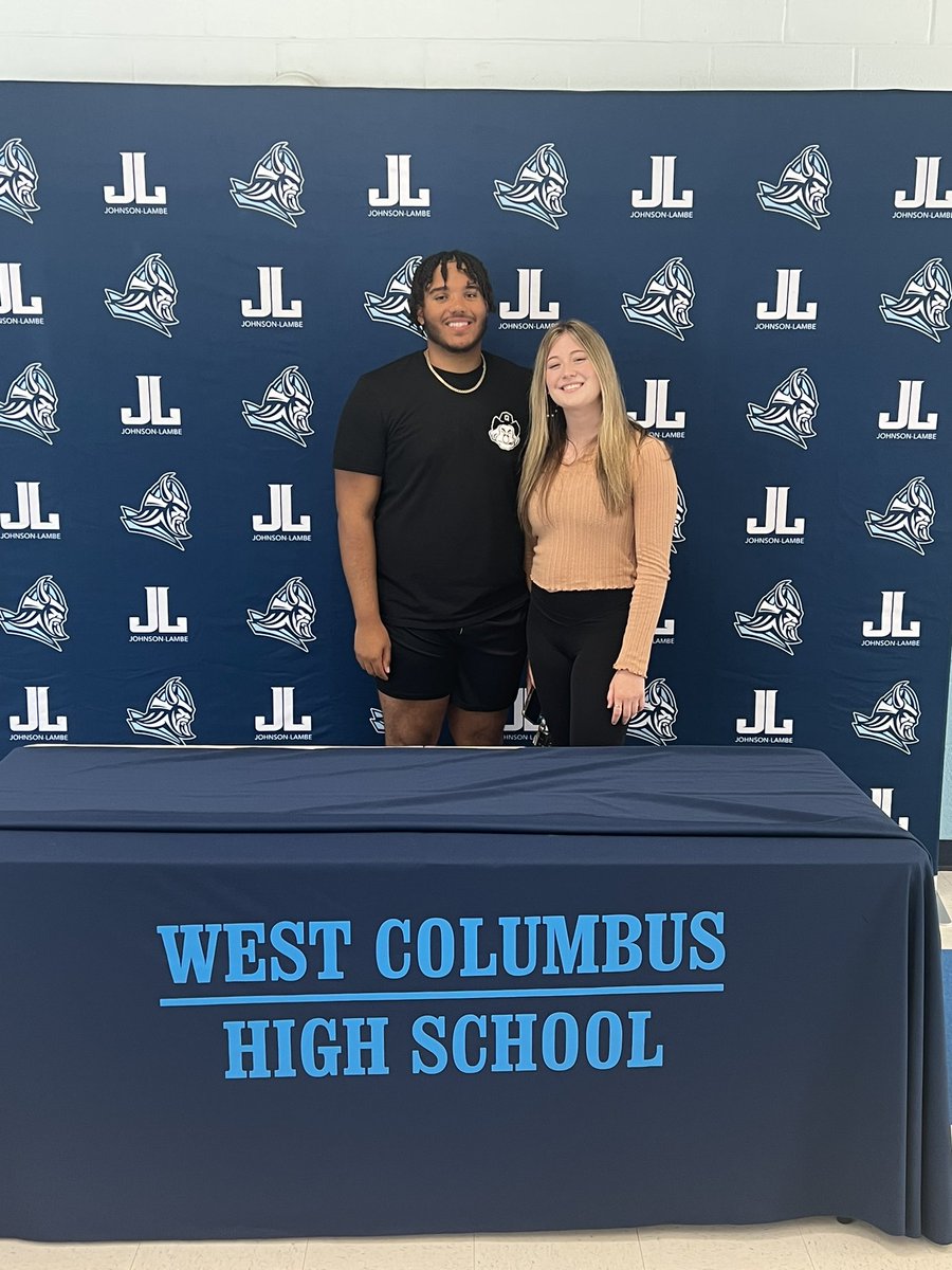 Signing day ✅ <a href="/FloarsRandy/">Randy Floars</a> let’s work