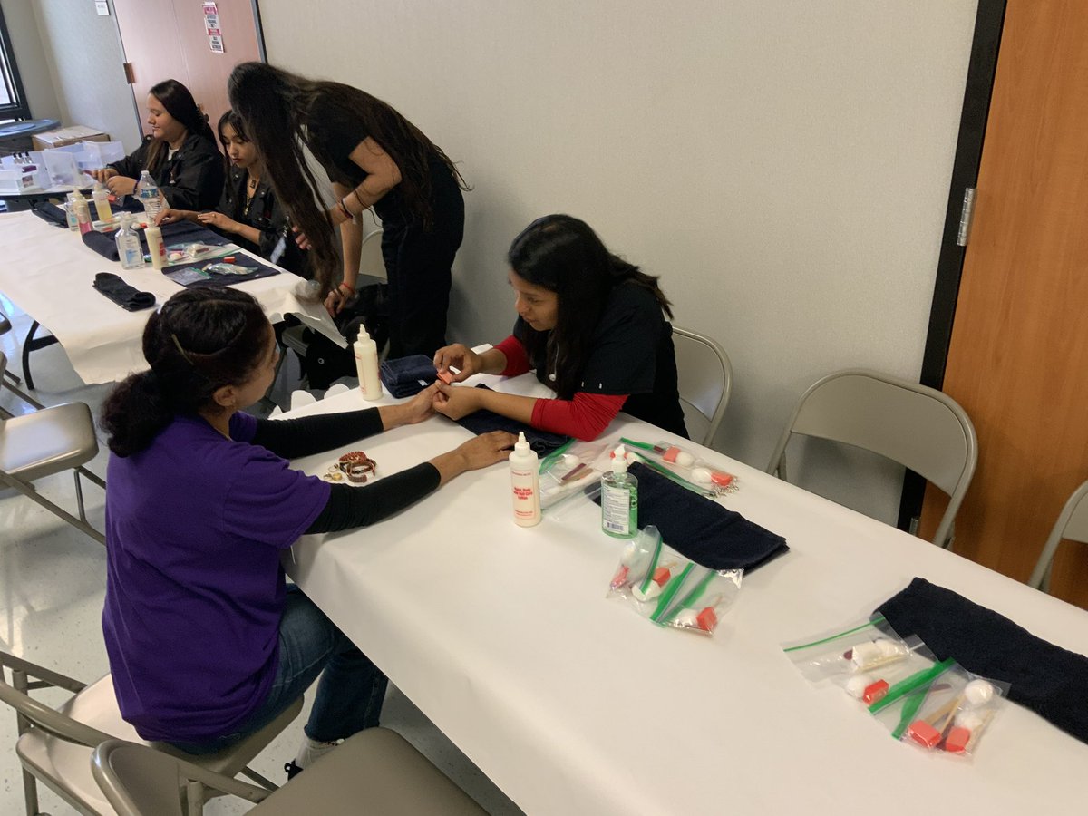 anitaperezABC's tweet photo. Thank you MacArthur High School cosmetology students for pampering GL teachers throughout the day! We enjoyed our Spa Day β€οΈ #MEMCGL @GarciaLeza_AISD #SpaDay #TeacherAppreciationWeek @AldineISD https://t.co/7DhQDUkbhC