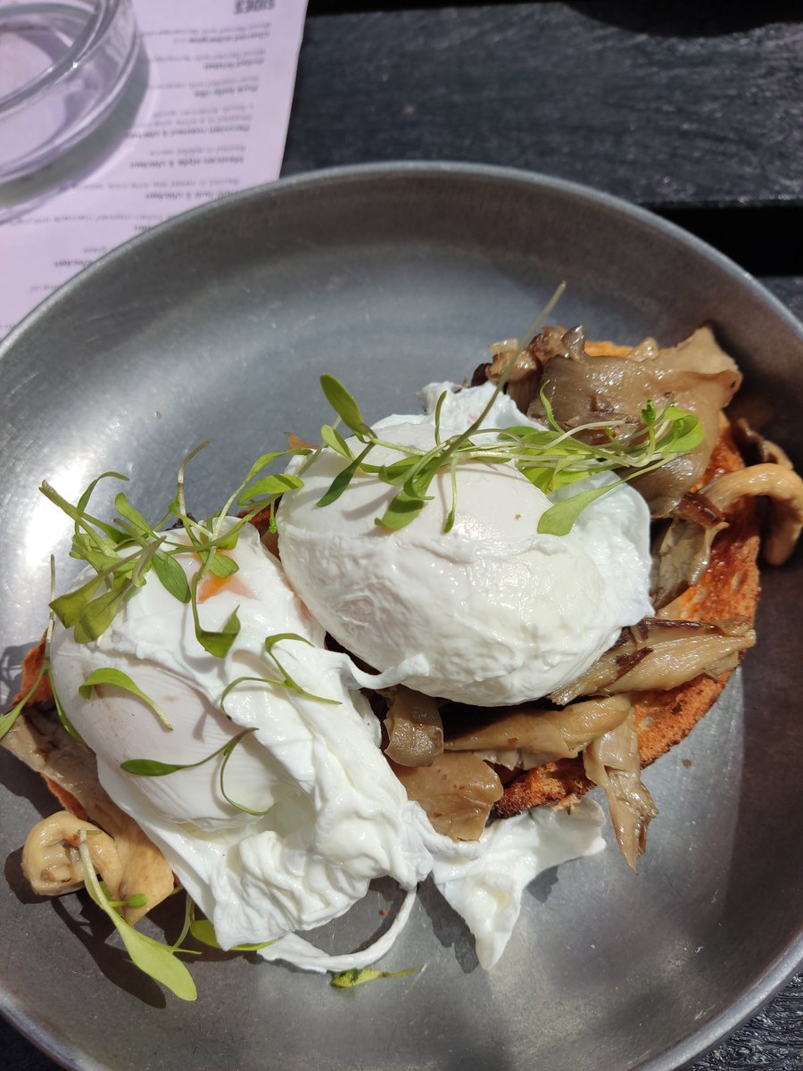 Al fresco dining today at the Forum <a href="/ForumSheffield/">Forum Kitchen + Bar</a> #itsgottagetwarmersoon