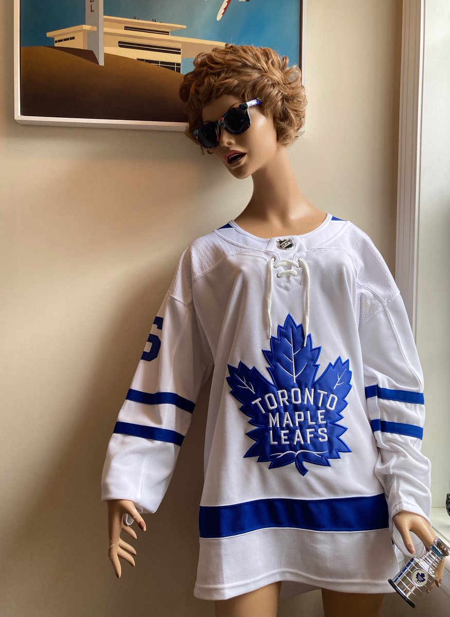 4sharpcornerz's tweet image. Now that Tampa Bay is out of the playoffs we have the all clear to jump on the (no doubt doomed to fail) Leafs bandwagon!