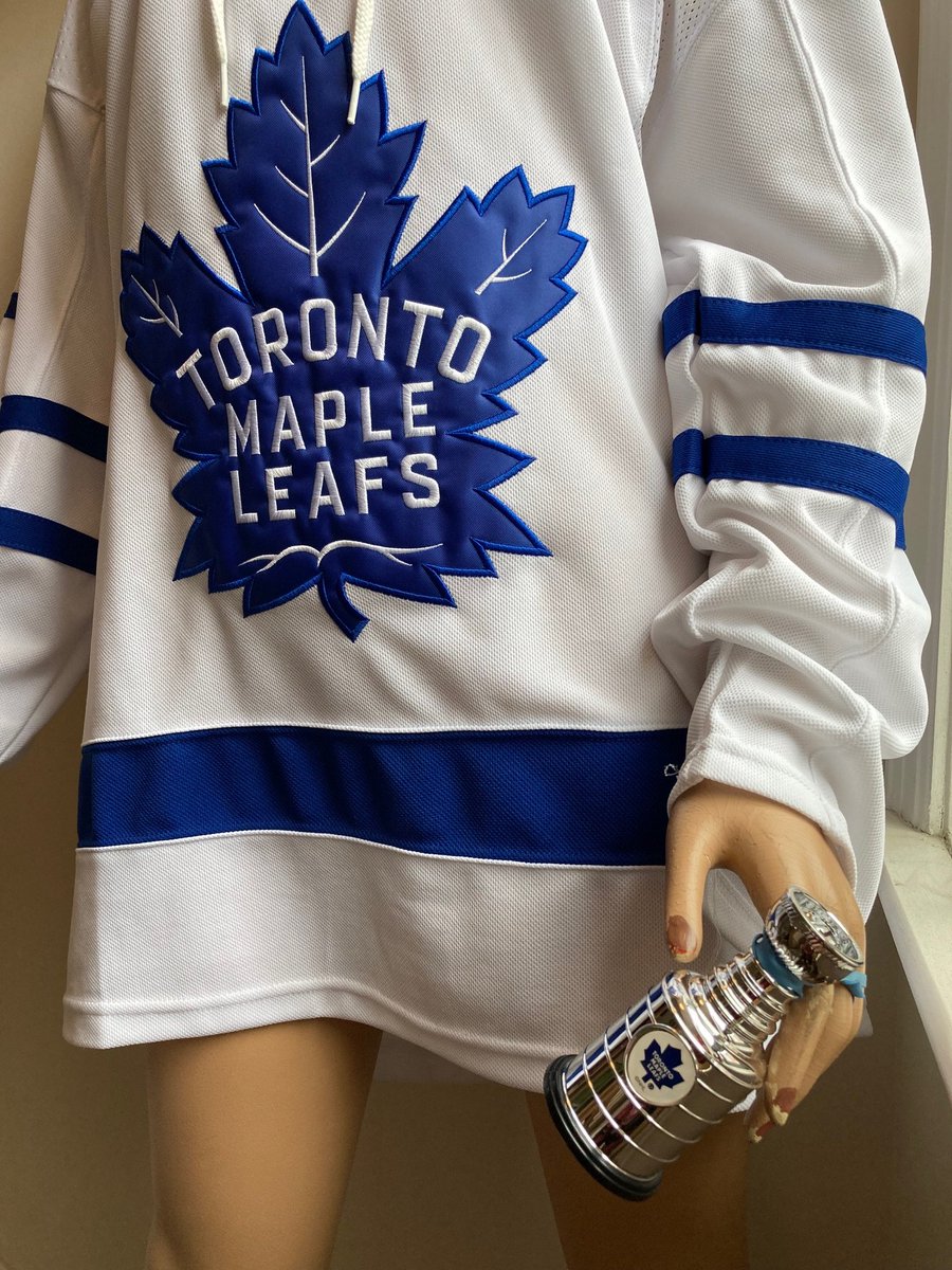 4sharpcornerz's tweet image. Now that Tampa Bay is out of the playoffs we have the all clear to jump on the (no doubt doomed to fail) Leafs bandwagon!