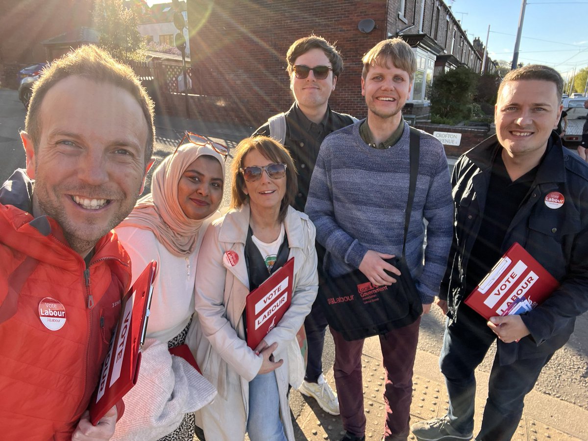 A huge thank you to @wesstreeting for joining us to in Hillsborough today, campaigning to re-elect @CllrGeorge. Everyday we’re having thousands of conversations right across Sheffield about why we need to win control of the council and build a better Britain, together 🌹
