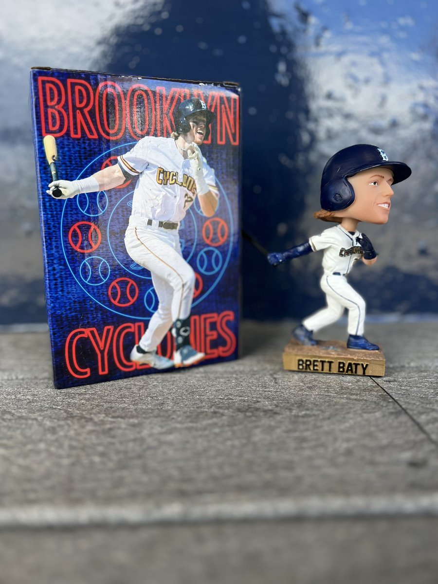 BKCyclones's tweet photo. Another Brett Baty home run 🍎
Another Brett Baty bobblehead giveaway 🎁

Like / Retweet and follow us for a chance to win https://t.co/wNDlaCQV6T