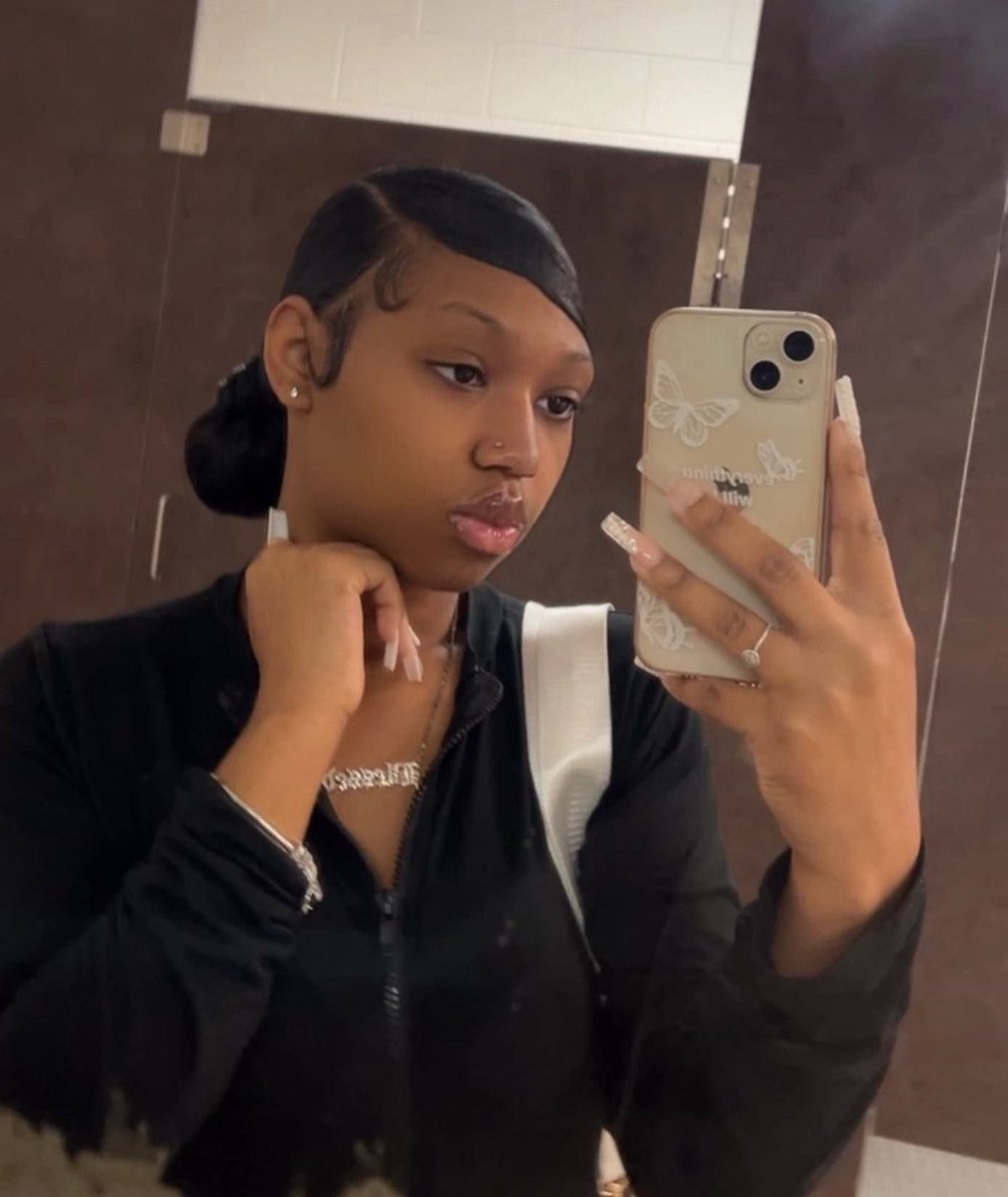Missing Juvenile: Azaria Abbott, 17, is missing from Sylvania, OH. She is 4’11”, 130 lb., and as last seen in Toledo at Southland Shopping Center on 4/26/23. Anyone with information call or text Crime Stoppers at 419-255-1111. #toledopolice