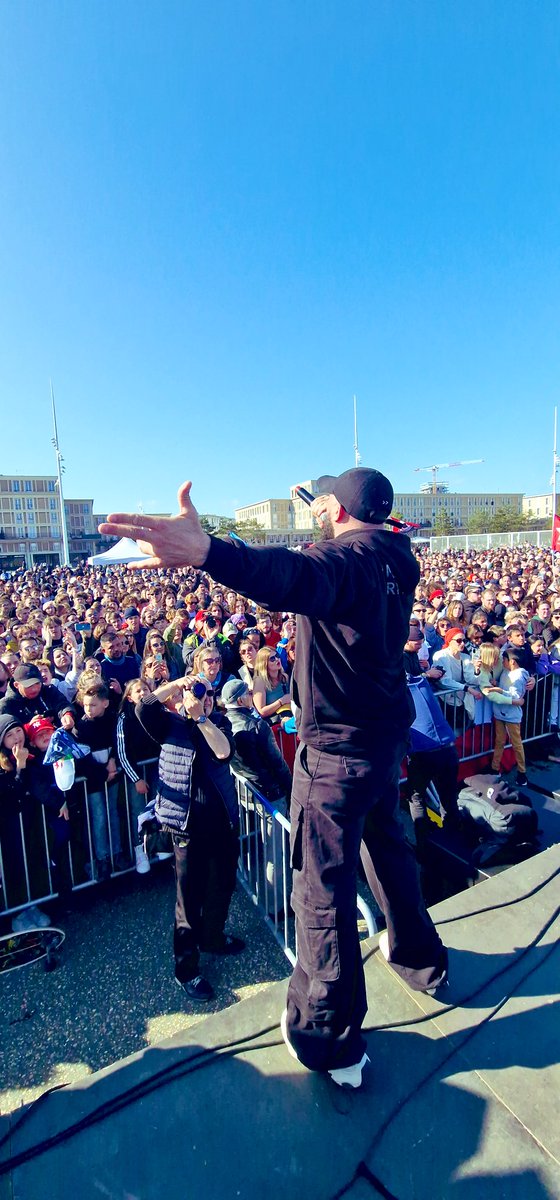 Medinrecords's tweet photo. Passion Ratio les fachos #1erMai https://t.co/7SZauy4eXN