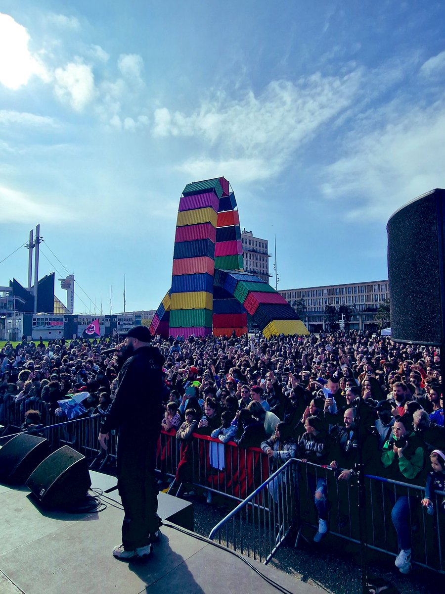 Medinrecords's tweet photo. Passion Ratio les fachos #1erMai https://t.co/7SZauy4eXN