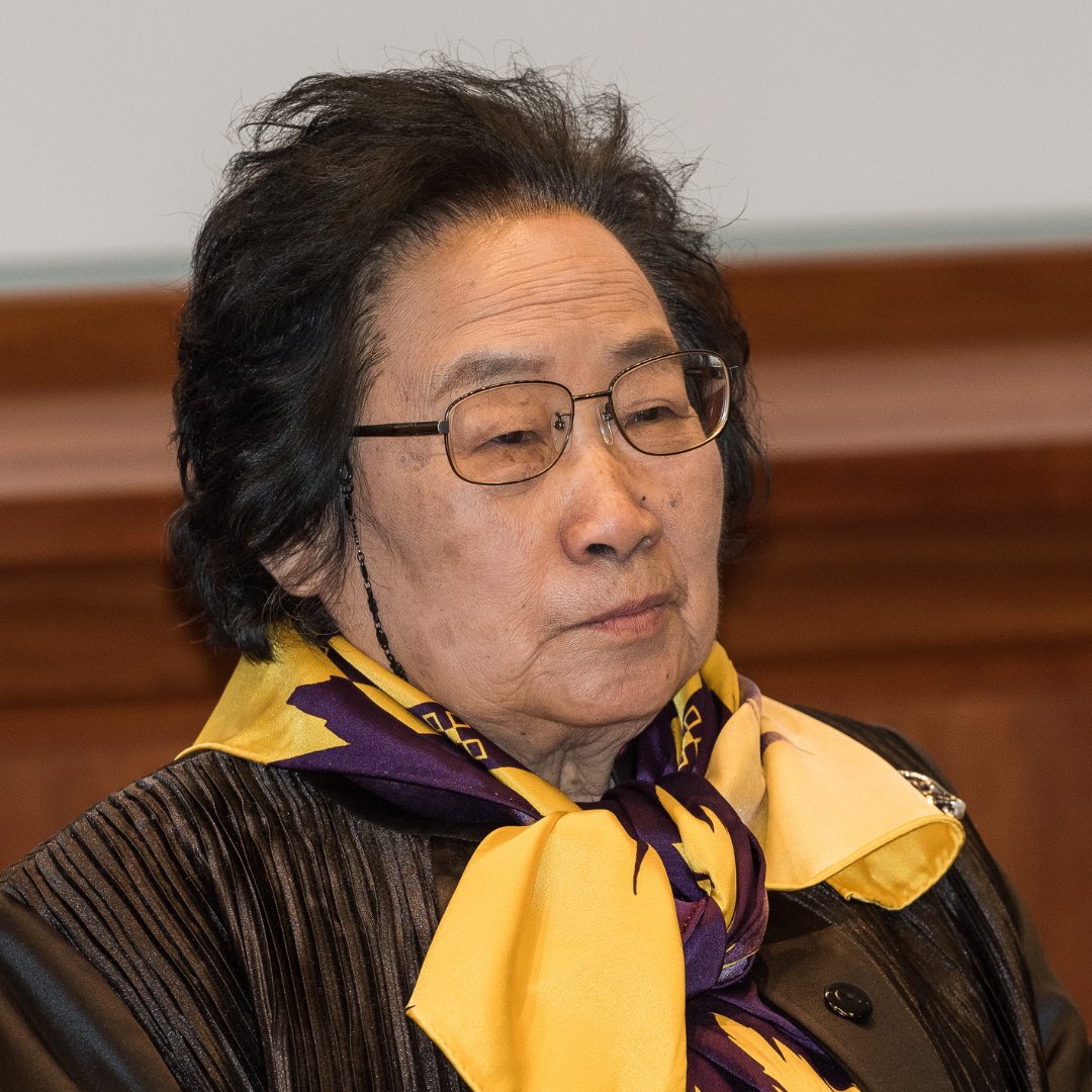 Tu Youyou battled tuberculosis as a teenager. Her recovery inspired her career in medicine.

Her discoveries would go on to save millions of lives, and in 2015, she became the first Chinese woman to win a Nobel Prize. s.si.edu/3F9T9yi

#SmithsonianAANHPI #AAPIHeritageMonth