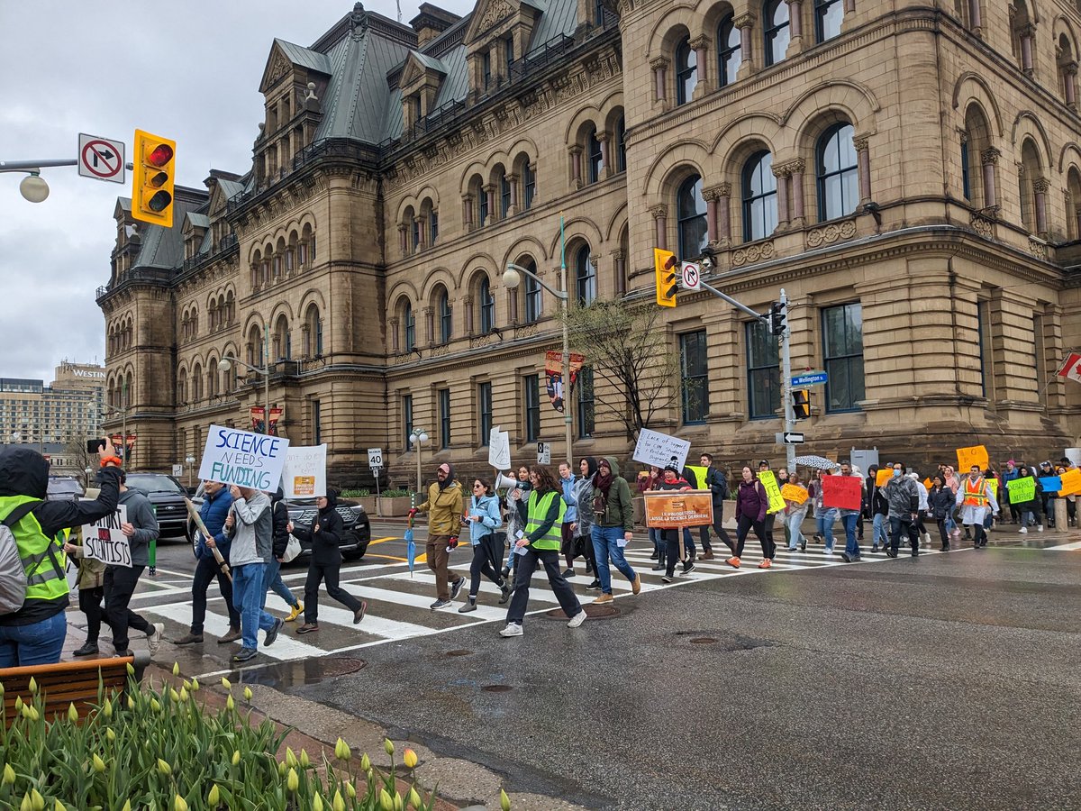 E4Dca's tweet photo. Standing in solidarity with @SupportOurSci and research trainees across Canada who need a livable wage #NationwideWalkout #SupportOurScience https://t.co/zVhrFxJP9s