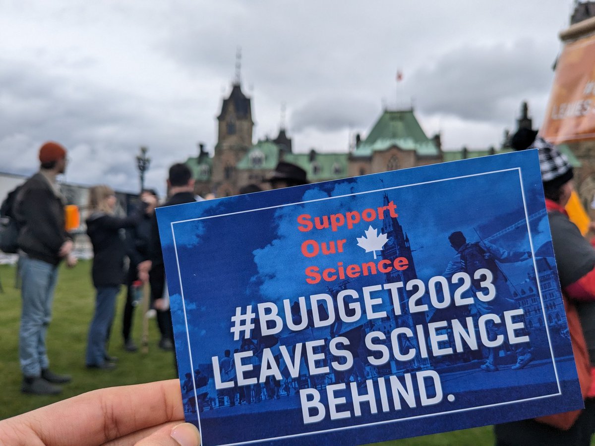 E4Dca's tweet photo. Standing in solidarity with @SupportOurSci and research trainees across Canada who need a livable wage #NationwideWalkout #SupportOurScience https://t.co/zVhrFxJP9s