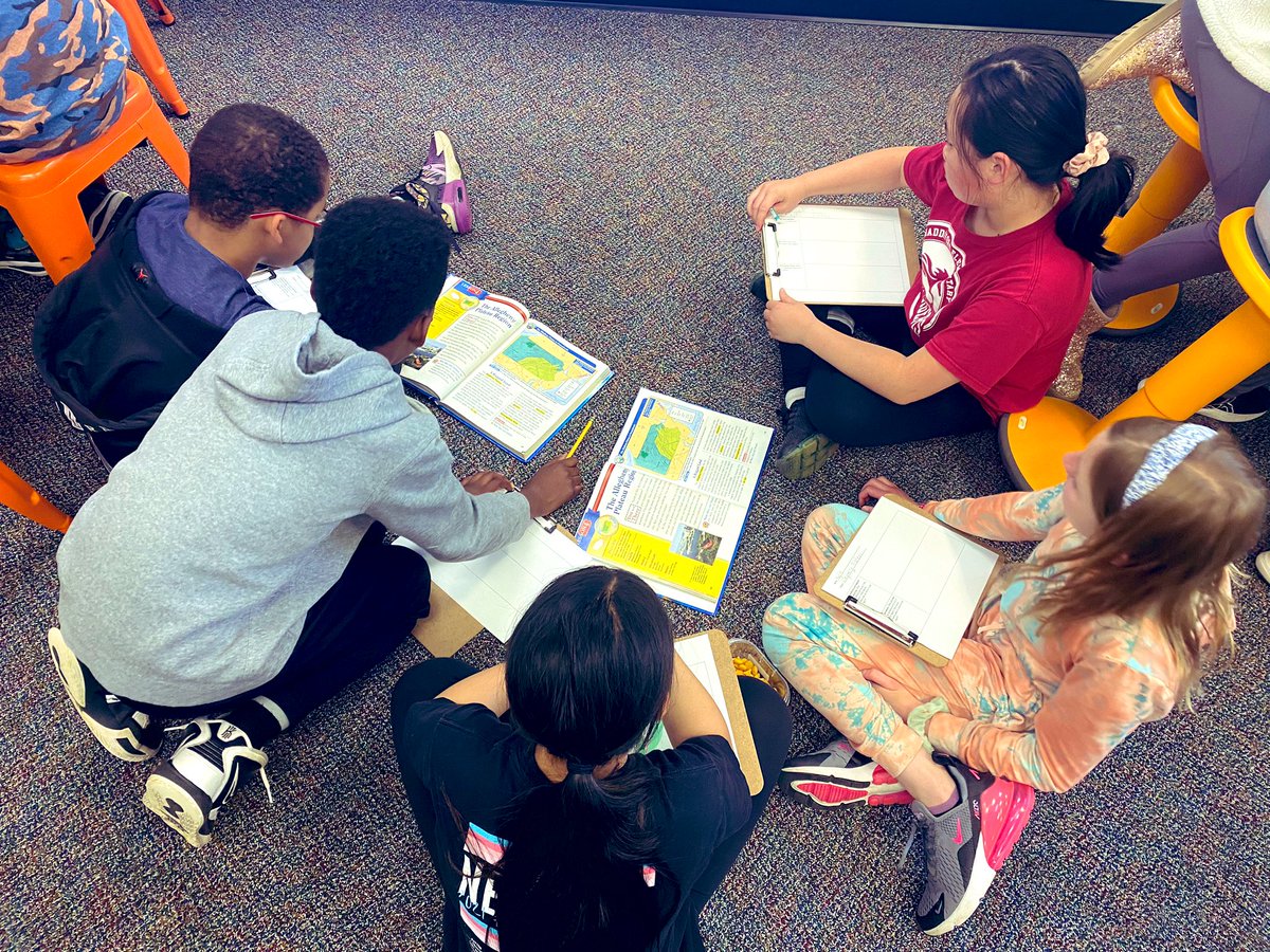 Regions of PA research began today! Students will be teaching their peers about each region in a digital presentation! 🌎 @UCFSD <a href="/ChaddsFordUCFSD/">Chadds Ford</a>