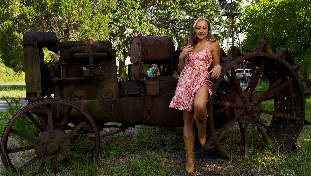 glamfarmgal's tweet photo. Never underestimate the power of a good outfit on a bad day.🧙🪄

#farmporn #farming #cowgirl #farmphotography #happyfarmer #farmerlife #farmlover #beautiful #americanbikinimodel #bikinimodel #swimsuitmodel #bikinigirl #bikinibody #fitmodel #USA #america #redwhiteandblue https://t.co/oyyoH6uDuN