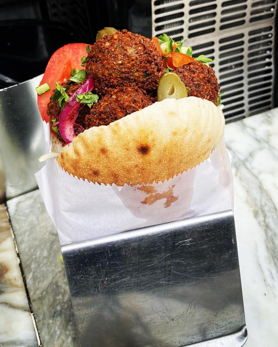 SmearedApron's tweet photo. Muffin tops! Letโs get into these delicious HALLOUMI & FALAFEL #wraps from a favourite #market ๐๐!!
#camdenmarket #foodmarket #smearedapron #dontcrowdme #fooding #eating #foodie #meals #food #eatme #yum #mmm #delish #issasnack #snacking #sogood #londoneats #meatlessmonday https://t.co/xyo4S0yan7