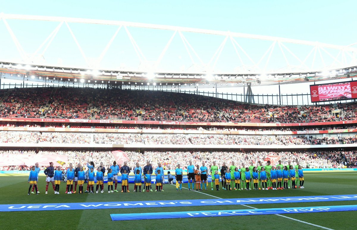 paupe07's tweet photo. El Wolfsburgo, rival del Barça en la final de la Champions. El Philips Stadion (Eindhoven) tiene menos capacidad que los dos estadios de las vueltas de semifinales. 

🏟️ Camp Nou: 72.262. 
🏟️ Emirates Stadium: 60.063. 

👉🏻 Capacidad Philips Stadion: 35.000. https://t.co/DpDMnrt88N