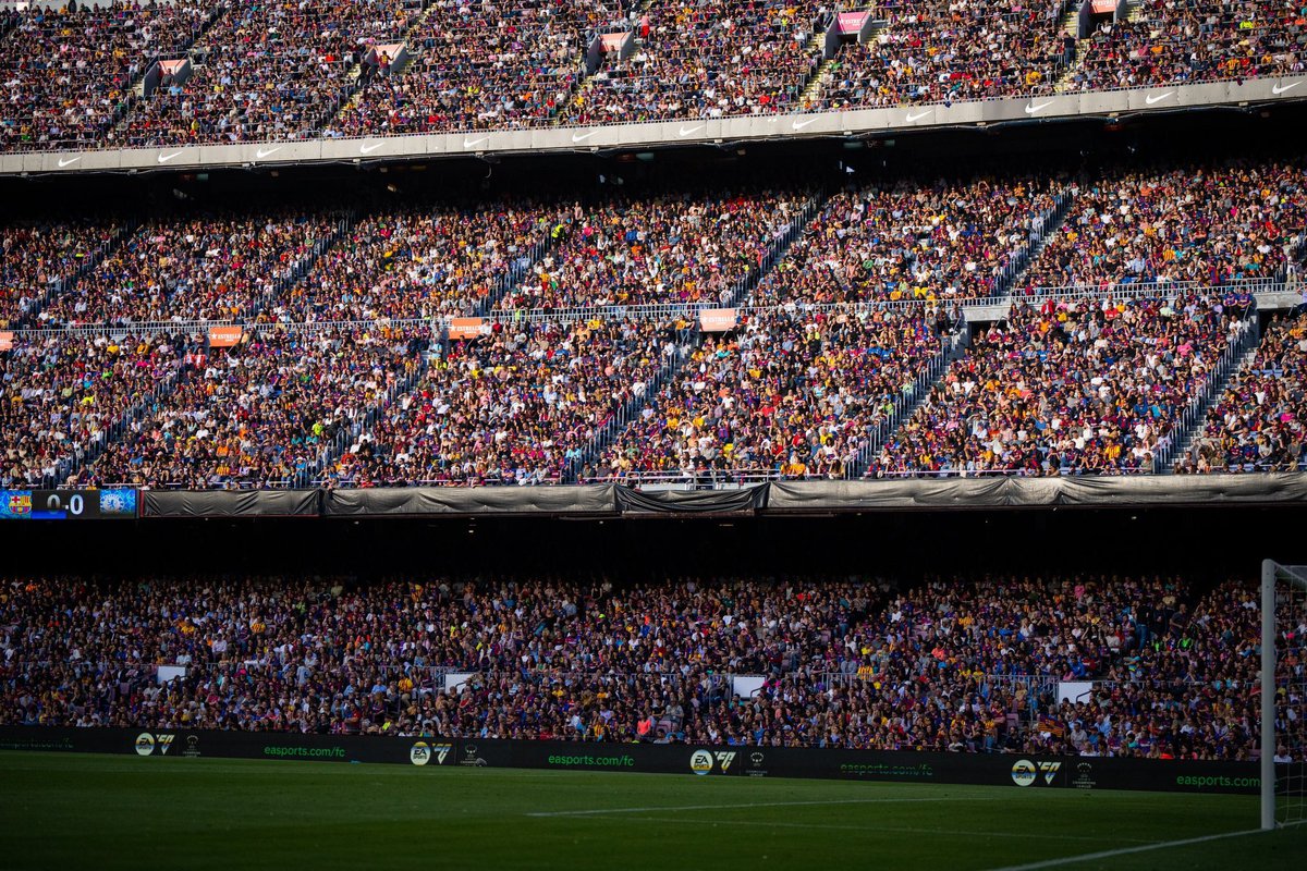paupe07's tweet photo. El Wolfsburgo, rival del Barça en la final de la Champions. El Philips Stadion (Eindhoven) tiene menos capacidad que los dos estadios de las vueltas de semifinales. 

🏟️ Camp Nou: 72.262. 
🏟️ Emirates Stadium: 60.063. 

👉🏻 Capacidad Philips Stadion: 35.000. https://t.co/DpDMnrt88N