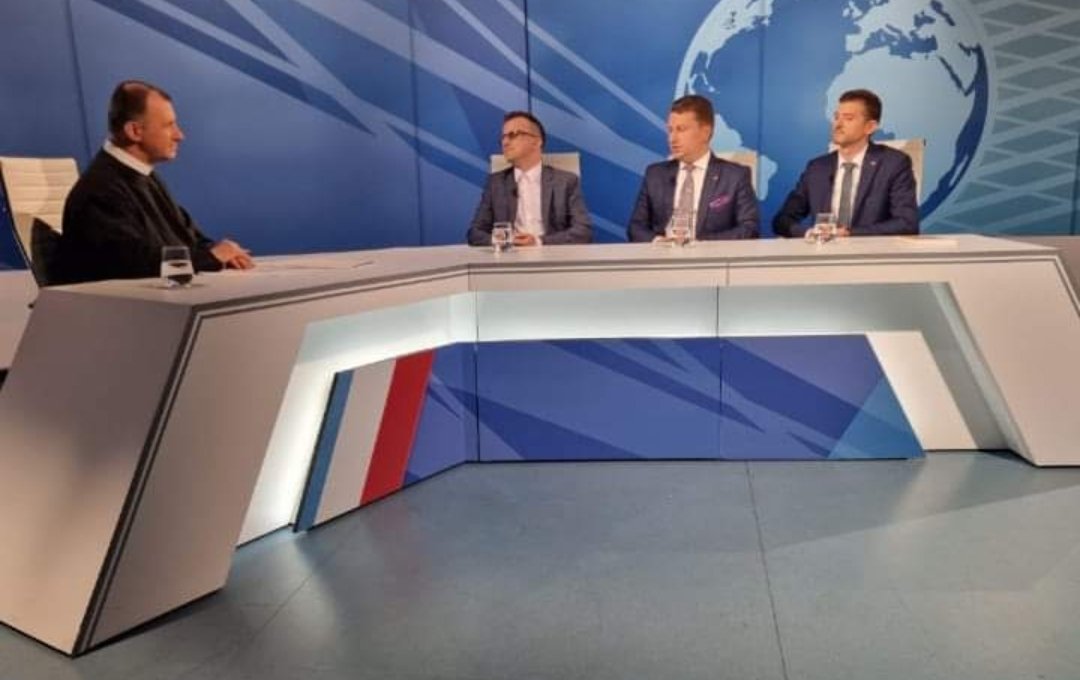 PawelCiszczon's tweet photo. 🖥W @TV_Trwam i @RadioMaryja 📟
📃 ,,#RozmowyNiedokończone..."
Konfederacja Barska w obronie #Polski #Wiary #Niepodległości #Wolności
@GNieradka
@Grzegorzkita6
🤝 Zapraszam do oglądania w
słuchania o 18 15 i o 21 30 https://t.co/E69EOYAiOD