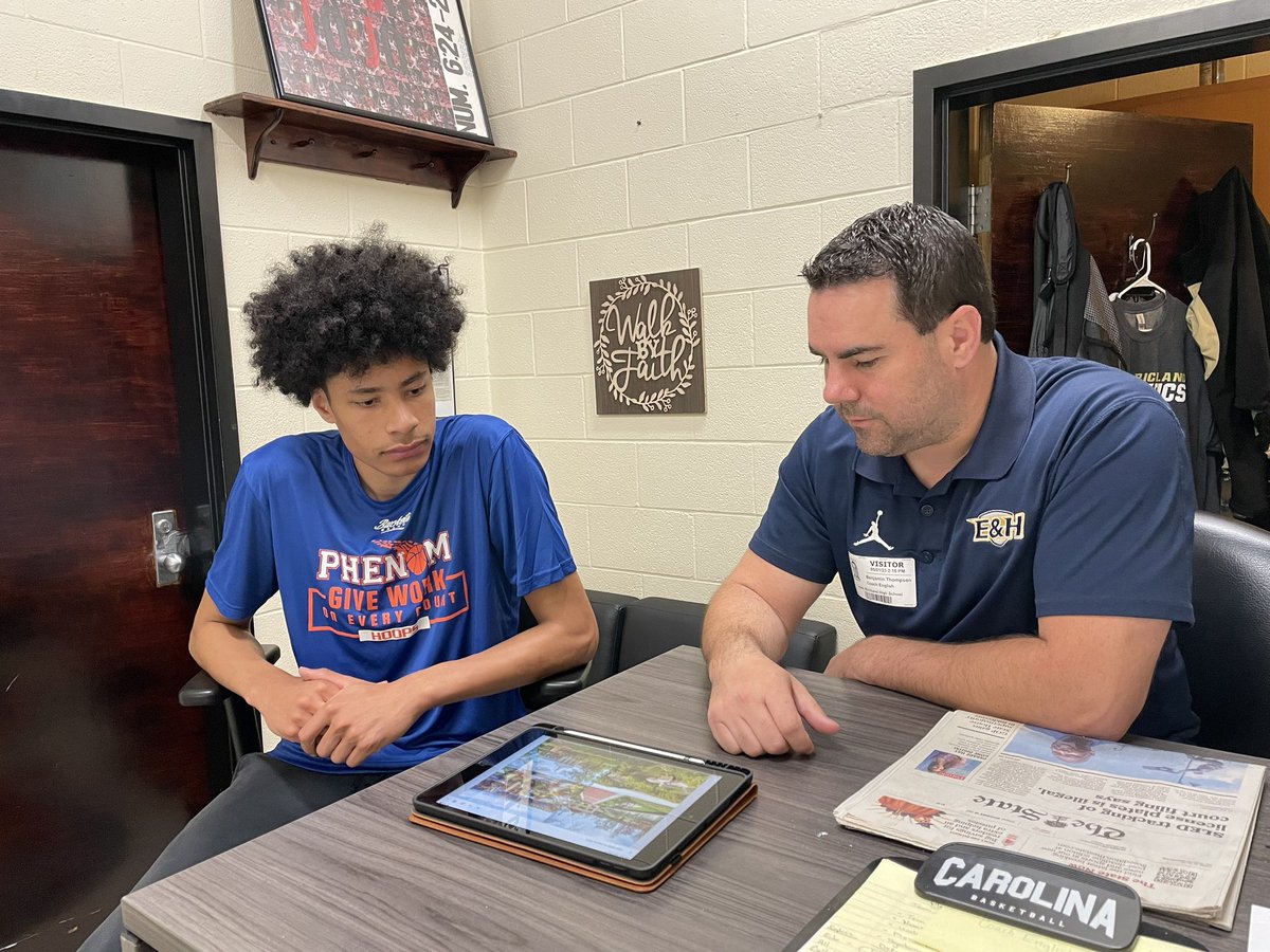 4jojoenglish's tweet photo. Appreciate Head 🏀 Coach #BenThompson of @EHCMBB personally visiting the #💎MINE @DiamondMBB  @LRHathletics @lrhsdhornets to offer @AAtkinson2024 a scholarship 🙏🏿 !  @LouatTheState @UpwardStarsCola https://t.co/FN94Um5tNS