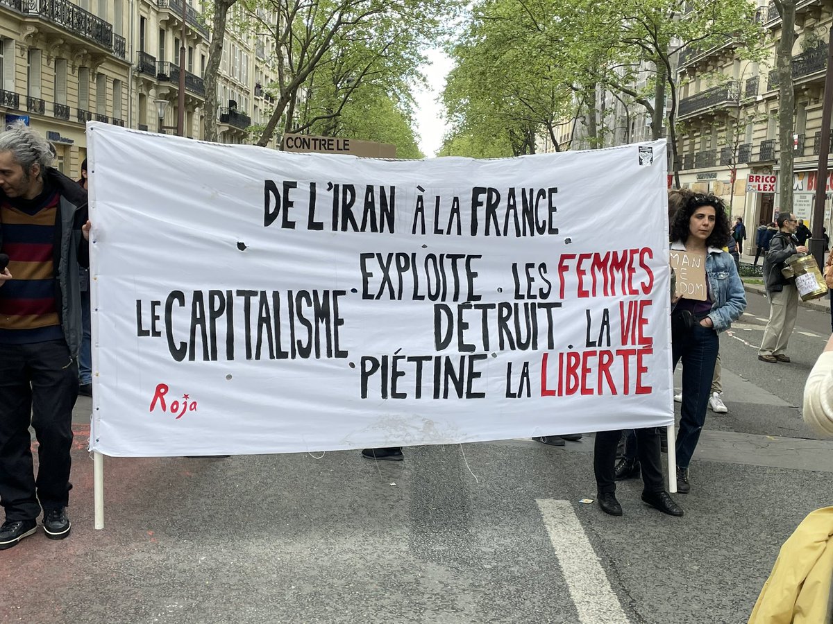 #FemmeVieLiberte était présente à la mobilisation #1erMai2023 #Paris en solidarité avec les syndicalistes en #Iran et la grève générale des travailleurs et des travailleuses #IranNationwideStrikes #IRGCterrorists‌ <a href="/mamadporii/">Amin Pouria ممد پوری</a> <a href="/SaebKarimii/">Saeb Karimi / Covering #IranRevolution</a> <a href="/SophieSepehri/">Sophie Sepehri</a> <a href="/PCF/">PCF</a> <a href="/partisocialiste/">Parti socialiste</a>