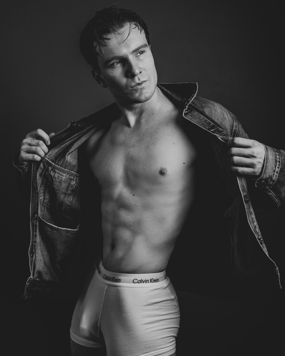 byroncoates_'s tweet photo. 🌪️ @CalvinKlein https://t.co/YmYdzCJrZE