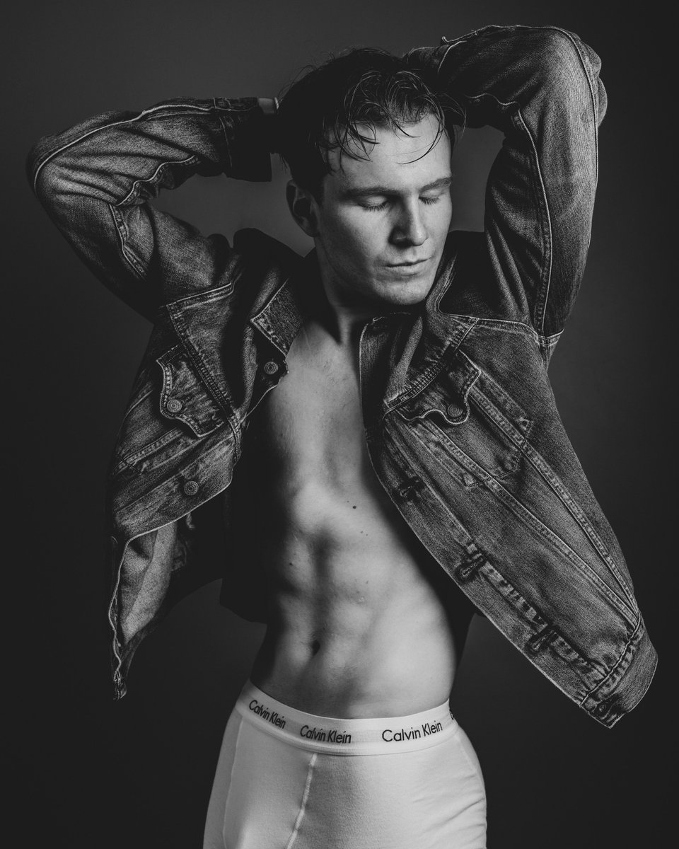 byroncoates_'s tweet photo. 🌪️ @CalvinKlein https://t.co/YmYdzCJrZE