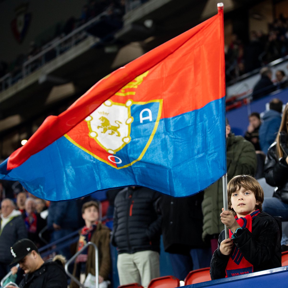 Osasuna's tweet photo. ¡Ey, rojillos! ¿Y si llenamos todos los balcones con banderas y bufandas de Osasuna?

😜 Dile a tu vecino que se anime también.

#CuestiónDeAlma https://t.co/G6Jzl1arfd