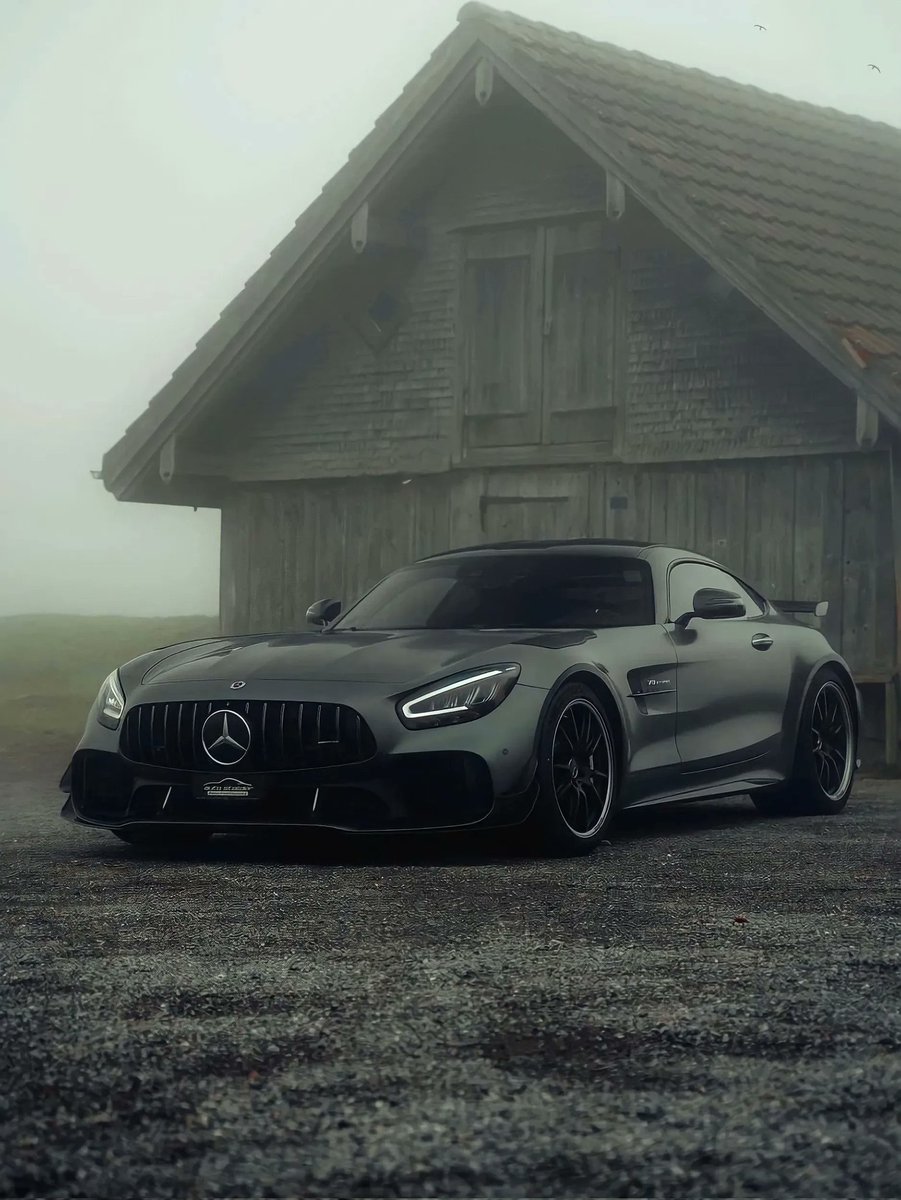 Swag_Racing's tweet photo. I always knew about the risks I was taking. Every year, someone you knew was killed racing. You had to ask yourself, do you enjoy driving these cars so much that you're prepared to take that risk?

#NikiLauda NotOurPhoto 
#Swaggerjack🏴‍☠️ #Racing🏁 https://t.co/8VTOjMGPOv