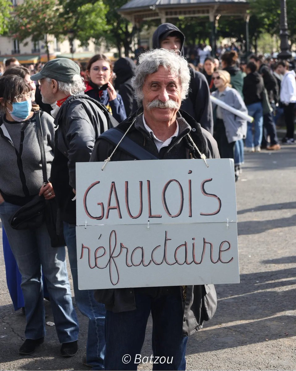 Batzou's tweet photo. Retour en images sur mon PDV de la manif du #1erMai2023 à #Paris.
Photos prisent sur la place de la nation en tête de cortège. https://t.co/x7PSOxDgKl