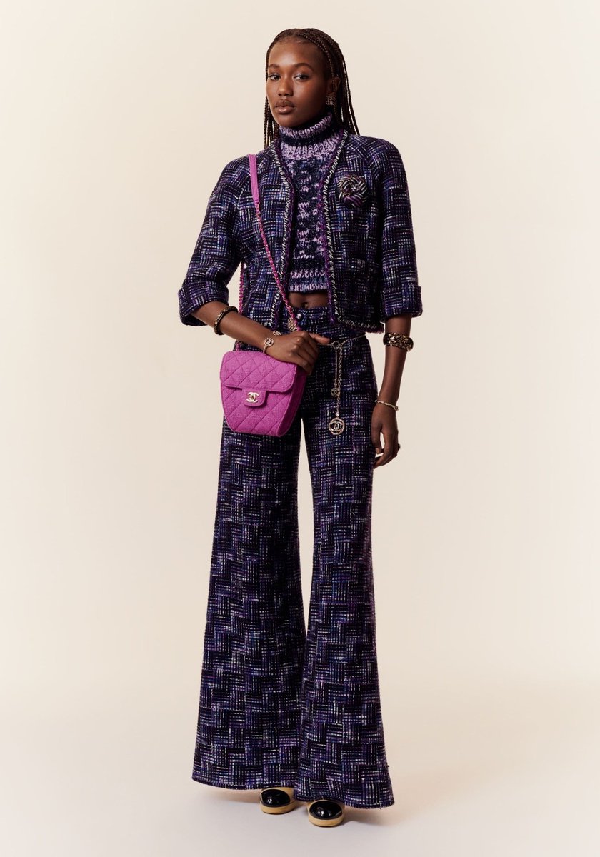 kendam_com's tweet photo. Chanel Pre-Fall 2023 collection lookbook (55 outfits) https://t.co/NzcTk7FfIx
#Chanel #PreFall2023 #Lookbooks #Fashion #Kendam https://t.co/9MWpD6Dzt9