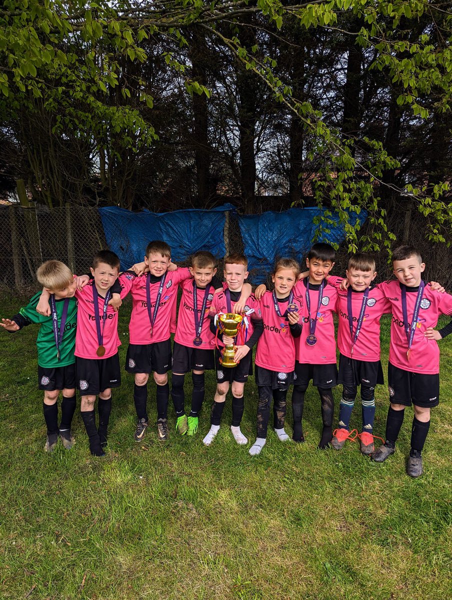 danni_masterson's tweet photo. Tournament in filey for the long weekend for these guys and what a weekend itβs been!! Absolutely amazing memories made with amazing people! & Dom Matteo guest appearance.
A weekend Tyler will never forgetβ½οΈπ #ls27fc https://t.co/Bd4XrBXOtp