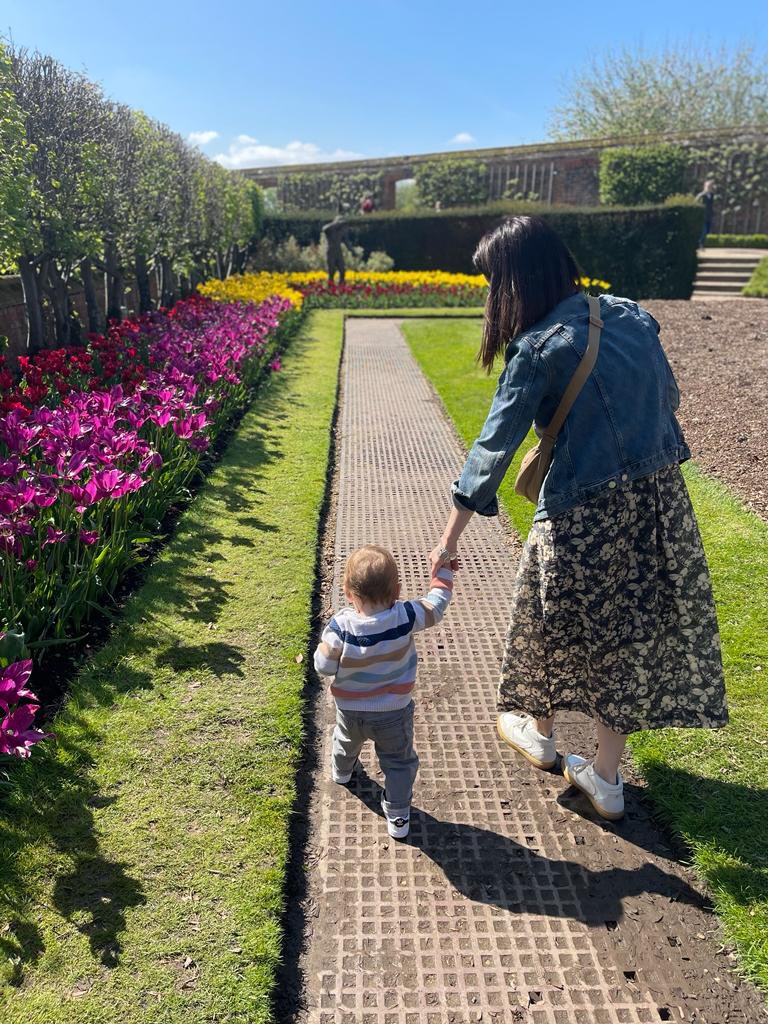 Leah McKelvey (@lmckelvey) on Twitter photo Still holding on to the first sunny weekend in London ☀️ 🏴 <a href="/HampCourtPal/">Hampton Court Palace</a> <a href="/HRP_palaces/">Historic Royal Palaces</a> Still holding on to the first sunny weekend in London ☀️ 🏴 <a href="/HampCourtPal/">Hampton Court Palace</a> <a href="/HRP_palaces/">Historic Royal Palaces</a>