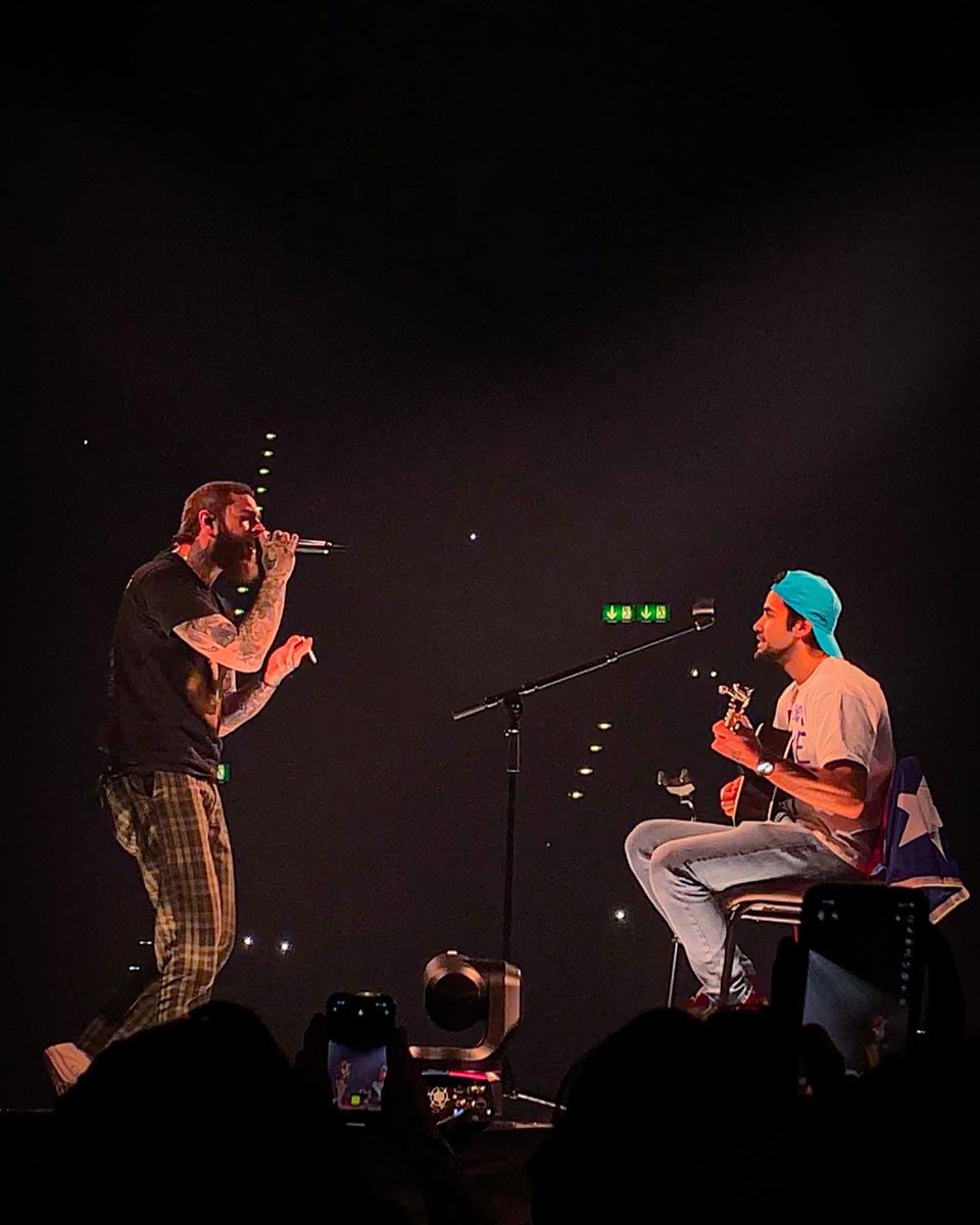 Simonkaltz's tweet photo. Thank you so much for last night! @PostMalone 
It was the best gift ever! 🤍

https://t.co/dIQi2CaTos
#postmalone https://t.co/zCQuJJKntP