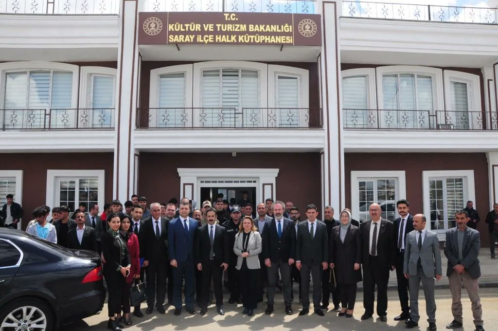 KTBKYGM's tweet photo. Saray Belediyesi tarafından inşa edilerek Bakanlığımıza devredilen Saray İlçe Halk Kütüphanesi’nde tefrişat çalışmaları Bakanlığımızca tamamlandı.

Açılış çalışmaları devam eden Kütüphanemiz, Bakan Yardımcımız  Özgül Özkan Yavuz  tarafından ziyaret edildi. https://t.co/7KAioFjhIj