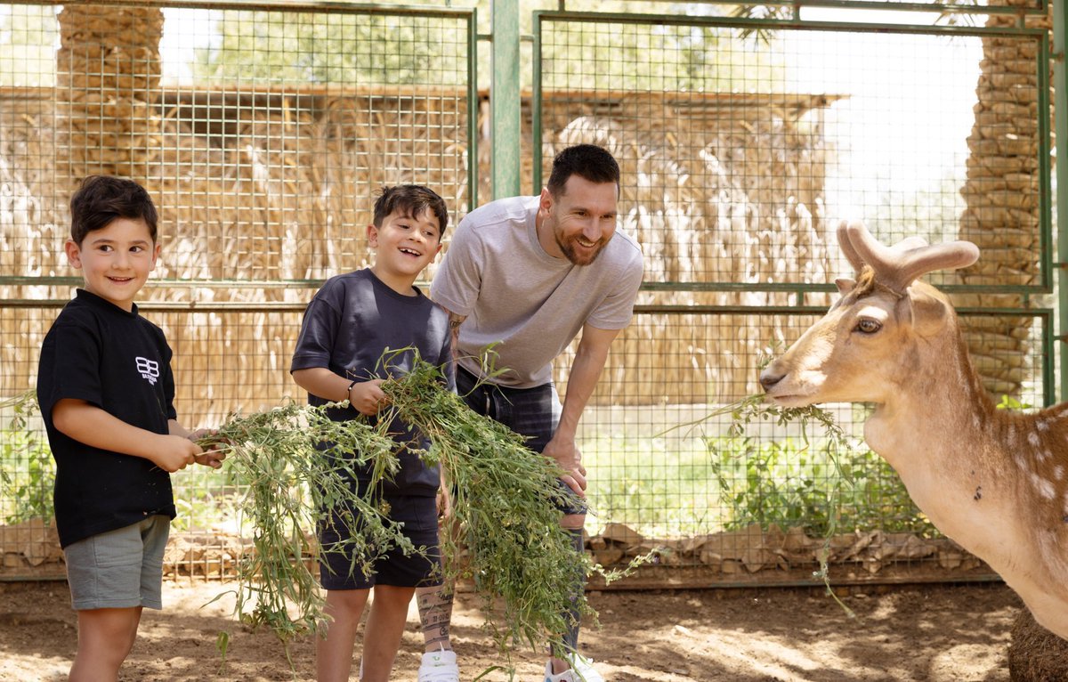 sauditimes_en's tweet photo. #Messi seems to be enjoying #Riyadh with his family as a part of his visit as tourism ambassador 💚 

Look at his wholesome instagram post 👇

#SaudiTimes https://t.co/OJuCg8ccaV