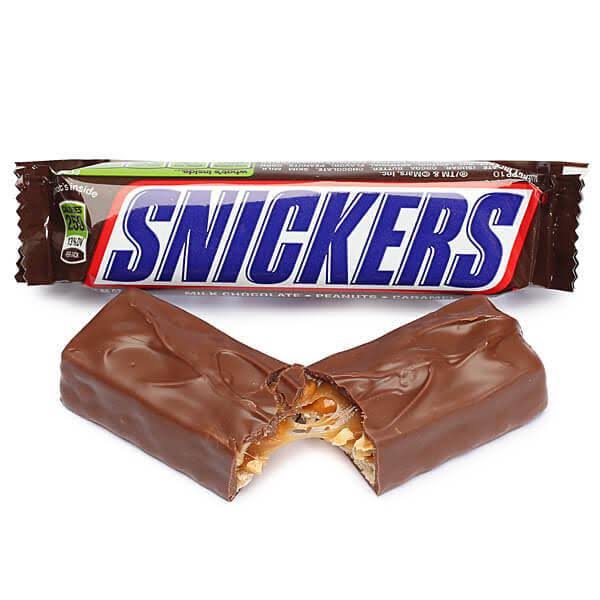 Sleuth1ngSloth's tweet photo. #keepone ! I enjoy all 4 but if it's down to JUST one you know I'm gonna have to go with #snickers 🍫 #candy #kitkat #milkyway #Twix https://t.co/InvOUdKvqW