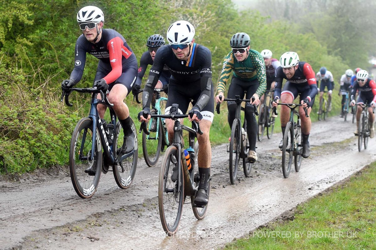Cicle classic was a rough day out. Big crash 60km in meant I’ve been on crutches all week 🩼. Hopefully I’ll be back on the bike in the next couple of days 🤞🏼 📈. 

Thanks to @derby_cc_rt for the opportunity and @oliviasgalleryuk for the class pictures as always