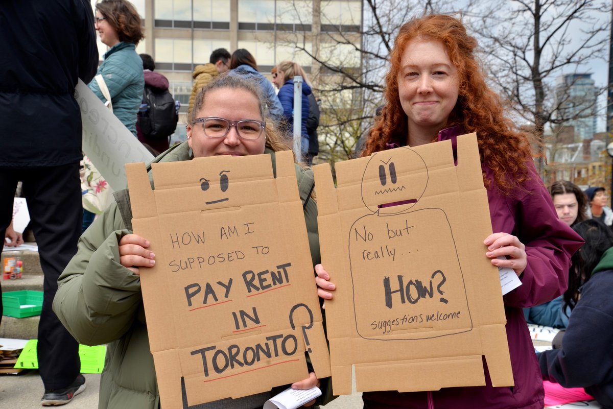 imengyuan's tweet photo. Members of @eebtoronto march for our science, demanding livable wages for our grad students #SupportOurScience https://t.co/3zQ3PpwXpM