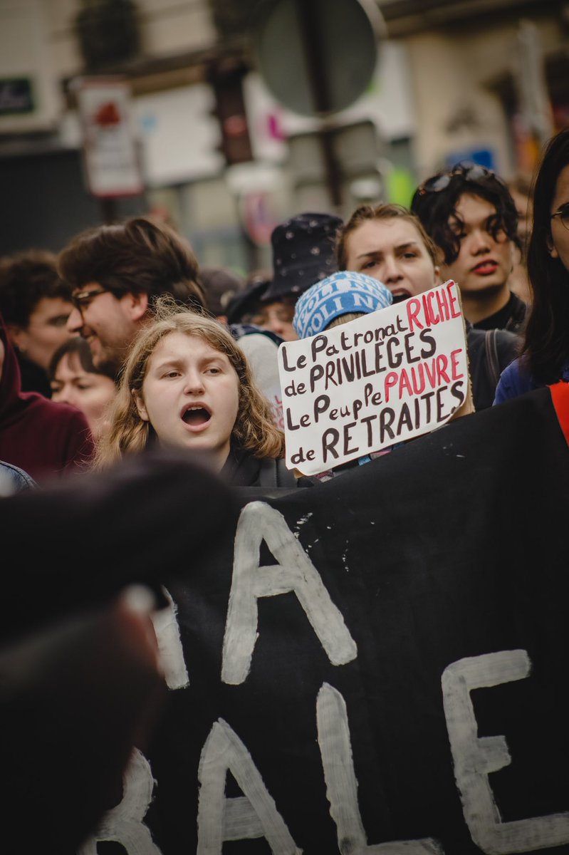 ForetFantome's tweet photo. [paris] 1er Mai 2023_Journee internationale des travailleurs ✊
—
#cgt
#giletsjaunes
#1ermai
#1ermai2023
#reformedesretraites
#photojournalisme
#6emeRepublique #CensurePopulaire #Pcf #fetedutravail #photographiedocumentaire #macron #protest #FranceLabourDay #FranceInsoumise https://t.co/ac68AZNdog