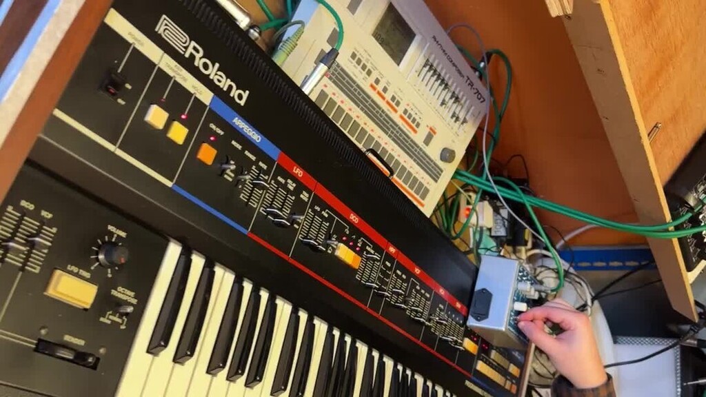 SuperSonicGear's tweet photo. MoLFOmo.
To order your modulation expander click on the LFOmo button in our https://t.co/H3SCWVVUJN.
#Soundgas #supersonicgear #LFOmo #recording ##juno60 #synth #synthesizer #roland #analogsynth https://t.co/sBKICDrLW9 https://t.co/3bbWsBktar