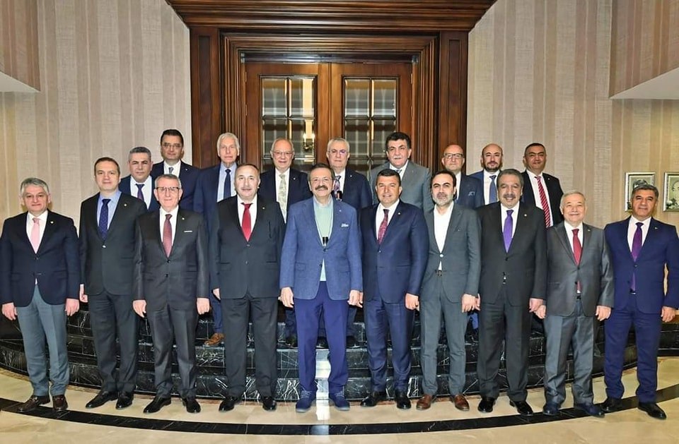 Kıymetli hemşehrimiz, Şırnak Ticaret Odası Başkanı Sn <a href="/osman_gelis/">Osman GELİŞ</a>, Türkiye Odalar ve Borsalar Birliği'nin 19 kişilik yönetim kurulu üyeliğine seçilmiştir
Ülke geneli 365 Odayı temsil eden TOBB görevleri münasebetiyle hayırlı olsun dilekleriyle tebrik eder,üstün başarılar dilerim