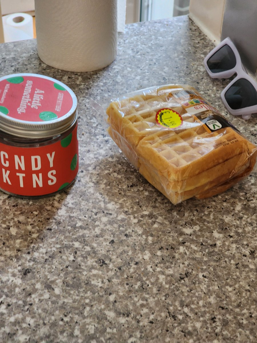AssKabussy's tweet photo. Ash leaves waffles around the house like eleven from stranger things https://t.co/NWdBwbEh63