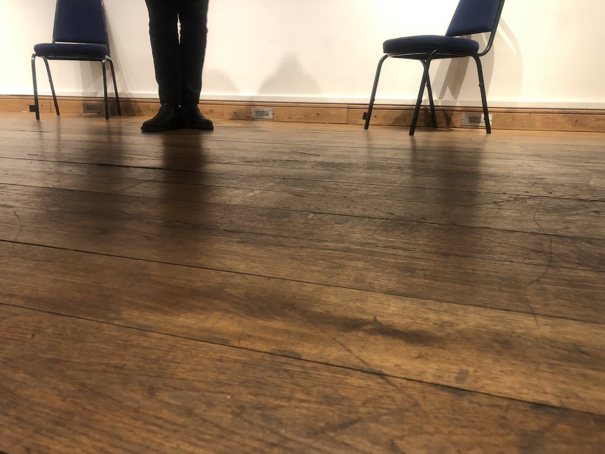 NeonPeachInc's tweet photo. Rehearsals this bank holiday weekend went down a treat! Get your tix to see us @caravanseraibrighton 28th-30th May 🕵️‍♂️🥬✨Thanks to @burdallsyard for sorting us with this gorgeous space 🤩 #brightonfringe #artshub https://t.co/nG6XEI2Ltw