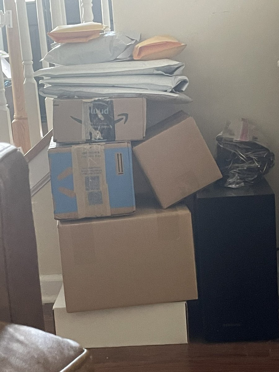 FySeokminGos's tweet photo. Next batch of orders going out!!! Gonna take care of more refunds today, sorry I havenβt even responding to lots of DMS Iβve been trying to pack as much as I can on my days off of work https://t.co/4WOPXJhJO9