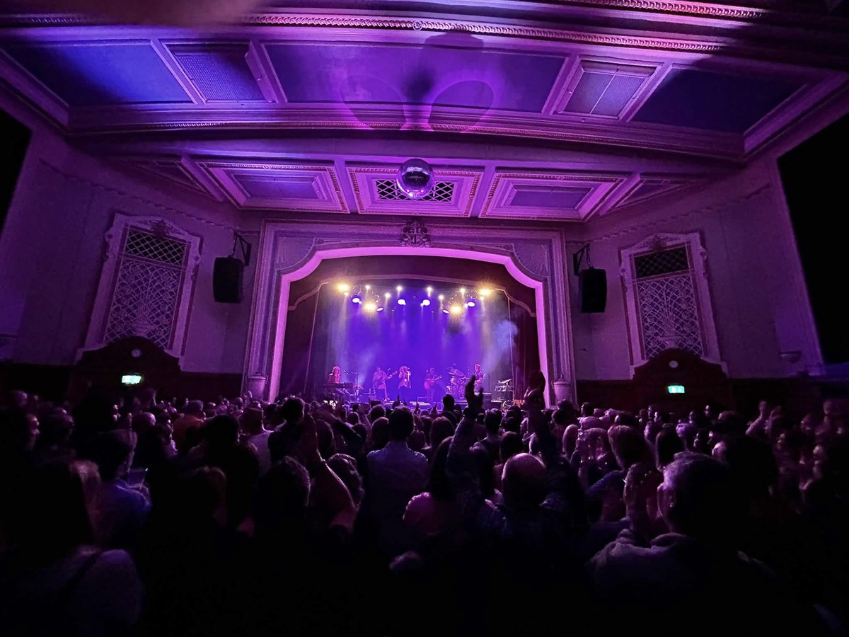 MamasGun_UK's tweet image. From the bottom of our full hearts - thank you to everyone that made it out to @islington_ah on Saturday night. 
It was a truly special moment for us selling out our biggest UK headline to date ✨