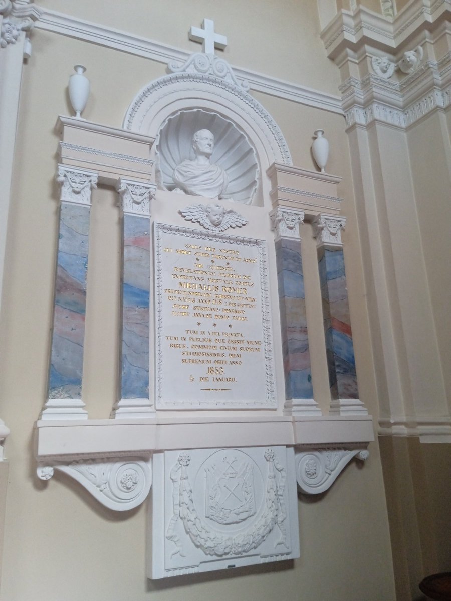 budzynskiradek's tweet photo. Będąc w Trokach, oprócz zjedzenia kibina, zobaczenia rekonstrukcji zamku i zabaw wodnych, warto zajrzeć do tamtejszego kościoła. Wizerunek MB Trockiej jest związany z obrazem MB w Agłonie w Łatgalii. Jedna z bocznych kaplic to kaplica grobowa Römerów #Troki #Trakai https://t.co/ZifnNCE9xW