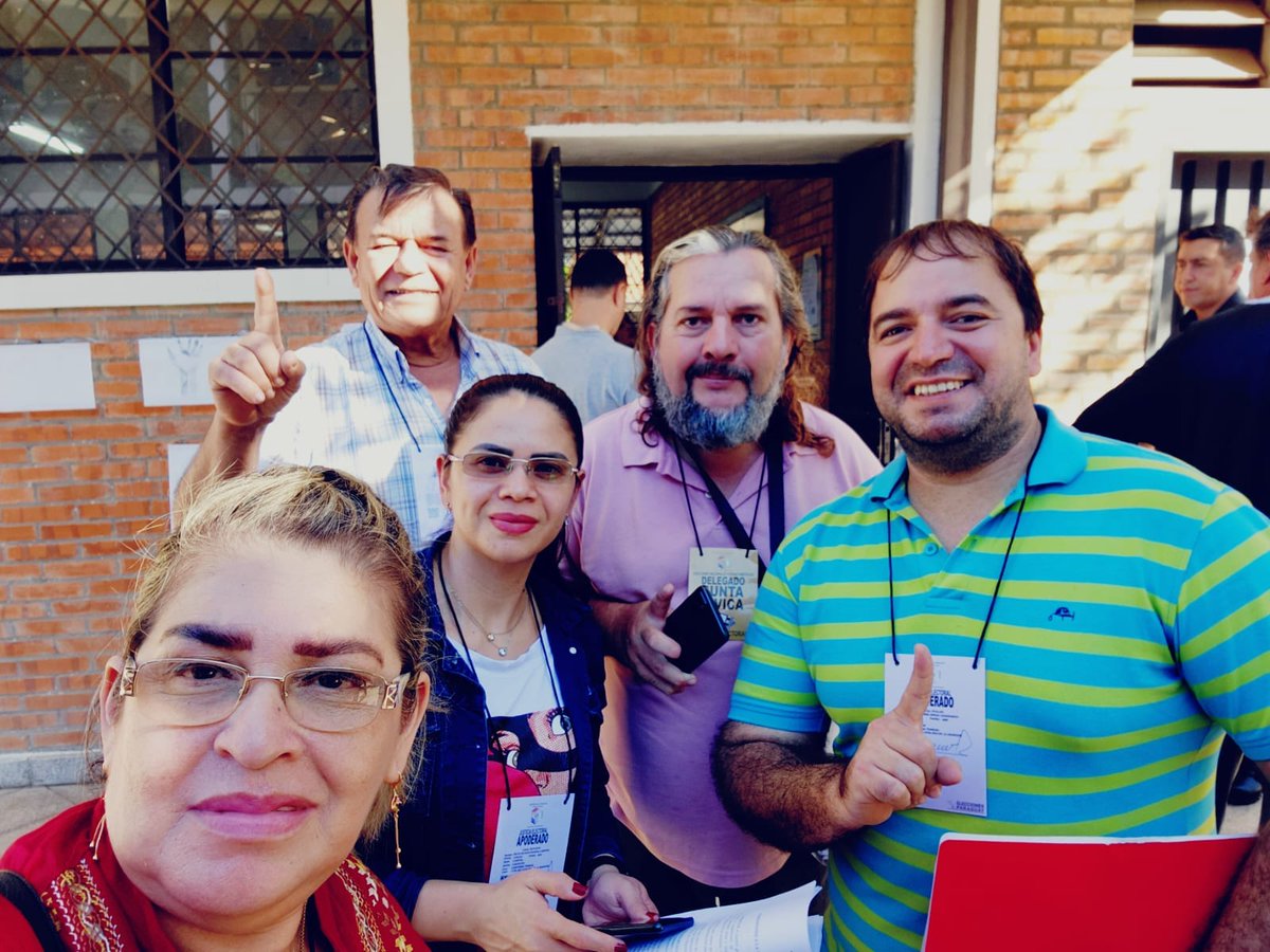 MISION CUMPLIDA 💪💪🚩🚩

Una campaña más al servicio de mi querido Partido Colorado 🚩🚩🚩

Muchas gracias a todos los que confiaron en mi persona y en todo mi equipo para encarar este desafío.

EL PARAGUAY VA A ESTAR MEJOR 🇵🇾🇵🇾🇵🇾