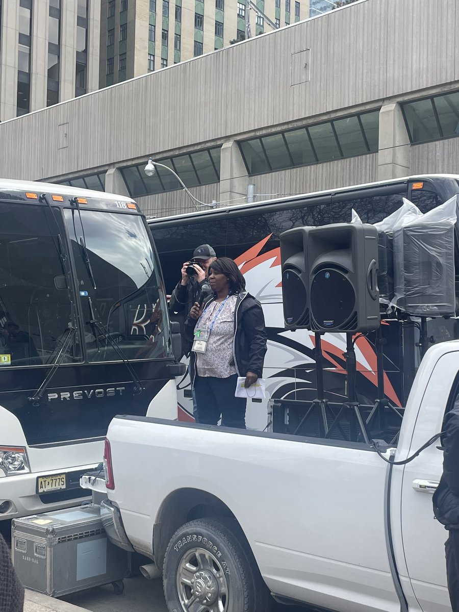 reelectjan's tweet photo. May Day Rally at Nathan Phillips Square/Rassemblement du 1er mai au Nathan Phillips Square #Solidarity #canlab #Solidarité https://t.co/lpllxvJjXt